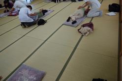 こちらも施術風景、３名ほどが