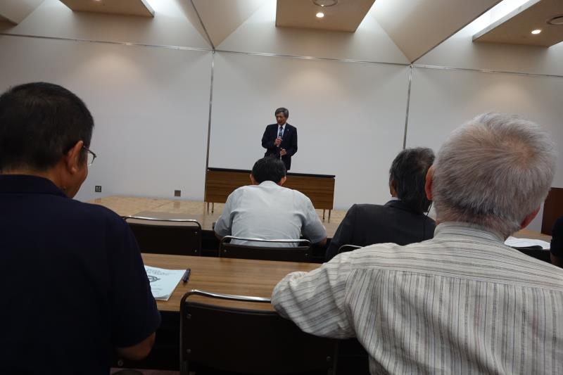 竹下会長の講演風景