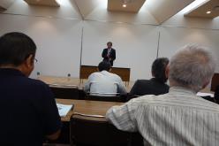 竹下会長の講演風景