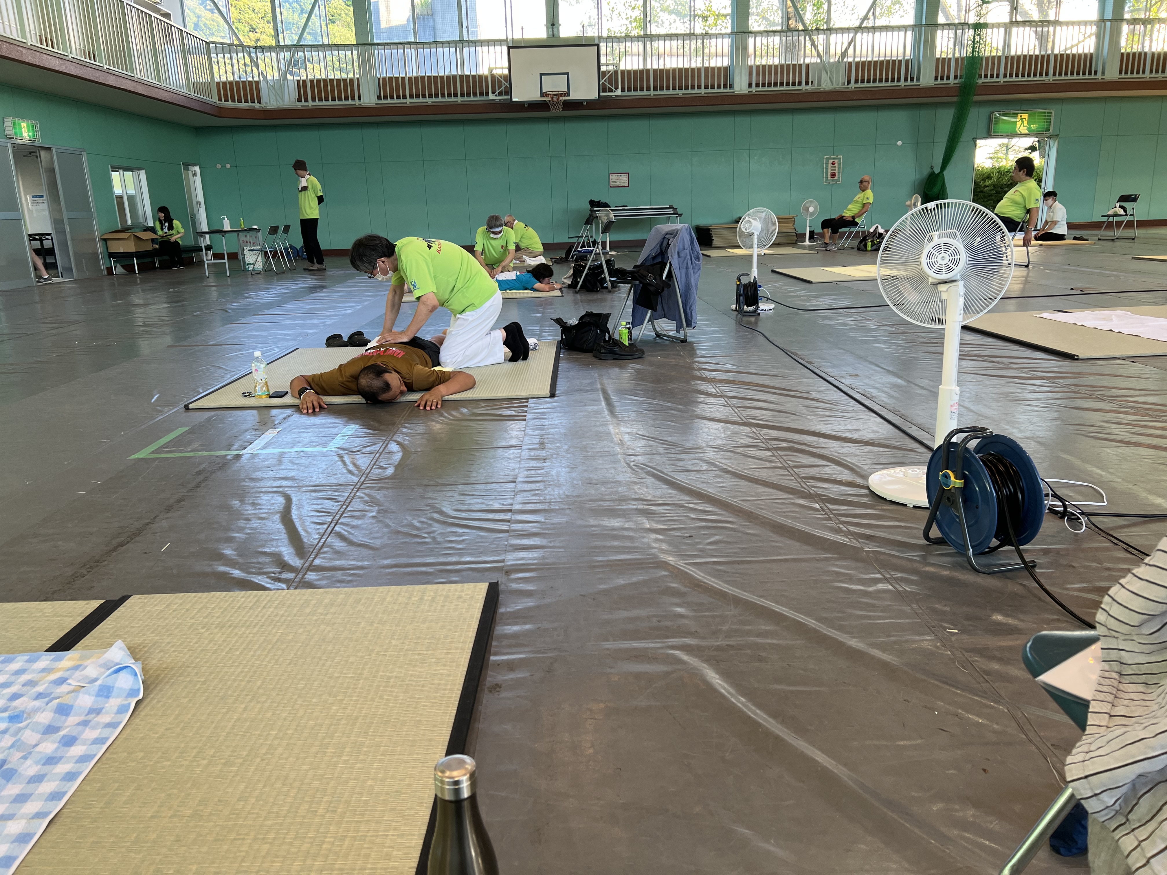 �j���I����P�A���A���Ă�l��