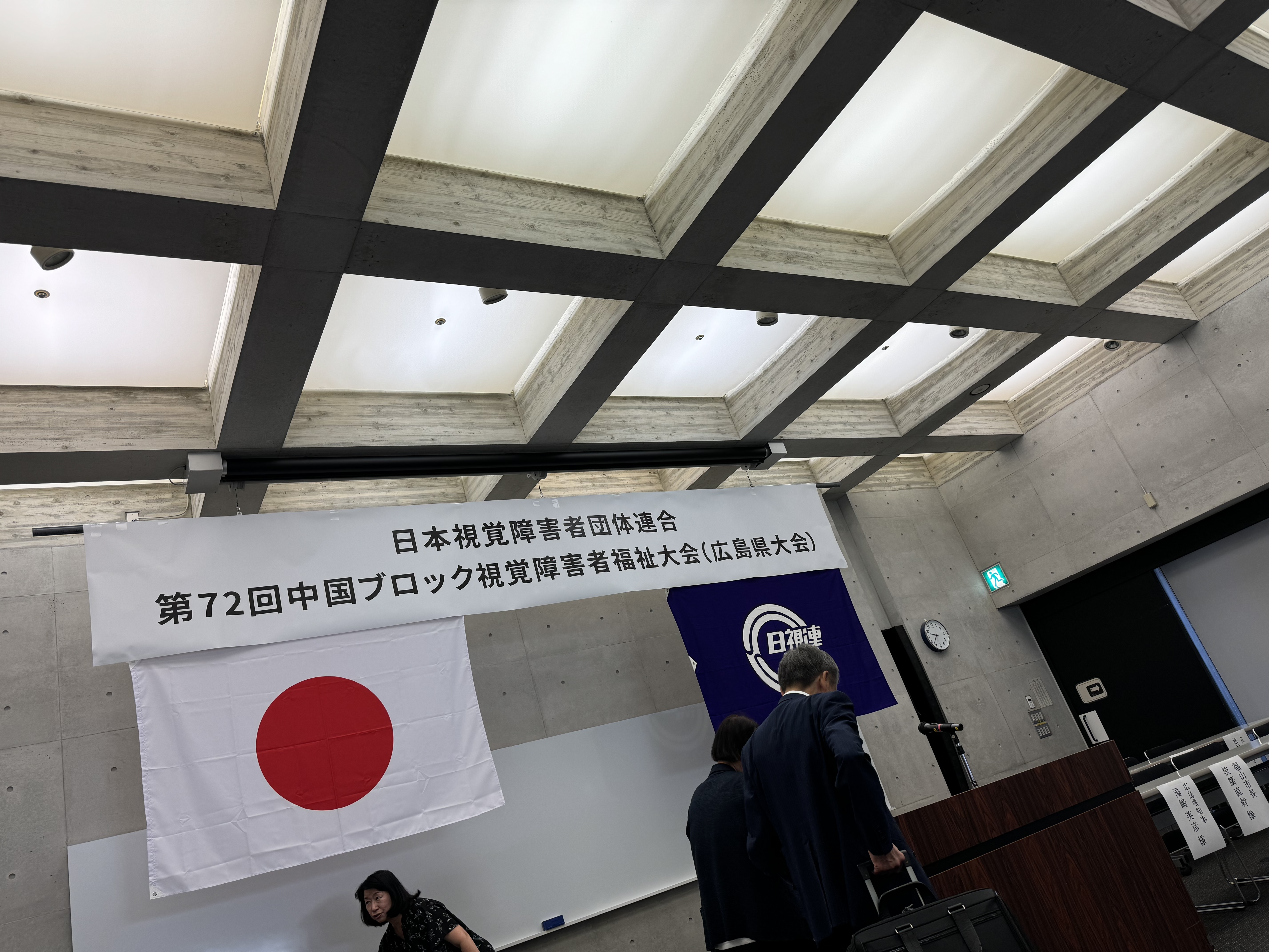 �X�e�[�W���i�ł�